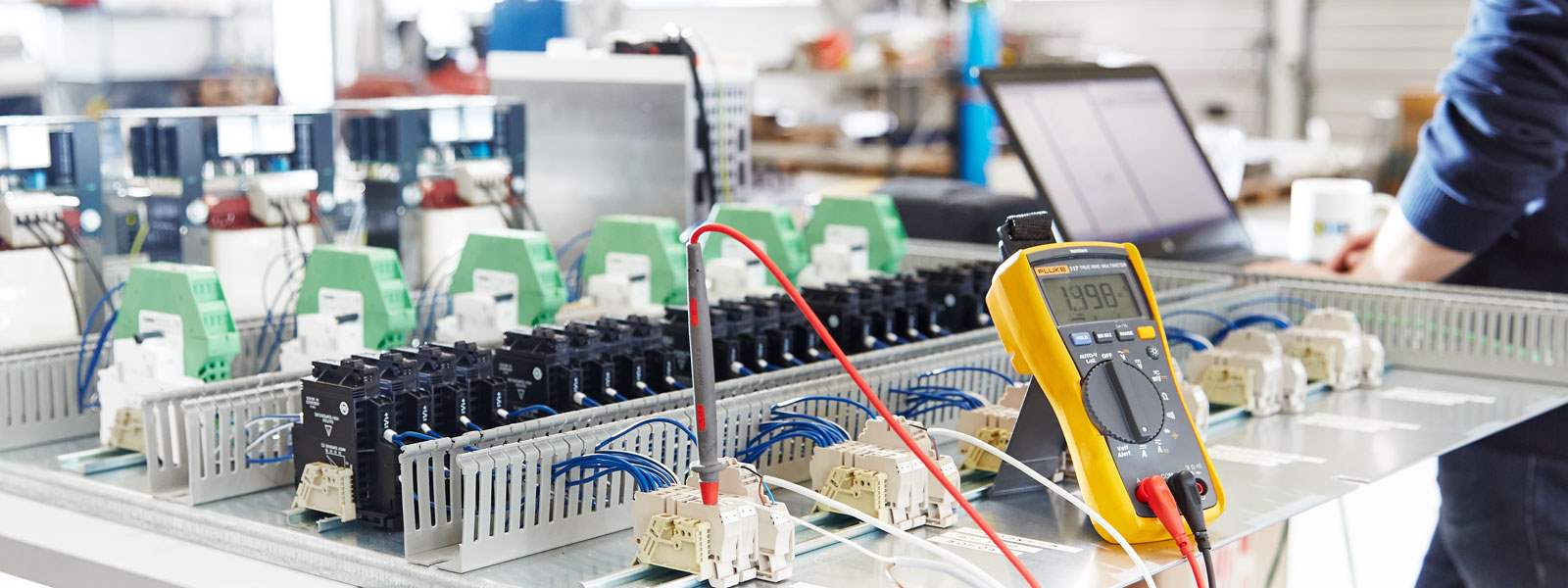 Atölyemizde kumanda panosu montajı ve ölçüm çalışması
